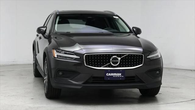 2025 Volvo V60 Cross Country Plus, B5 AWD Gas (mild hybrid)