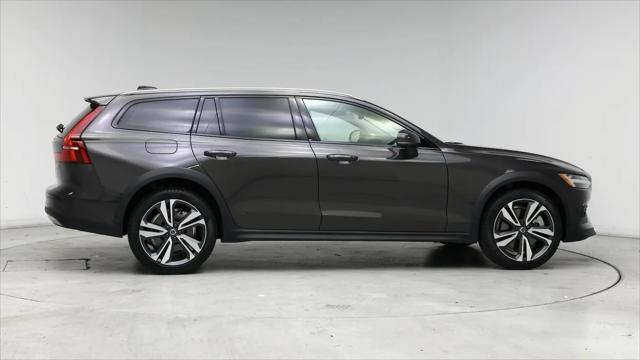 2025 Volvo V60 Cross Country Plus, B5 AWD Gas (mild hybrid)
