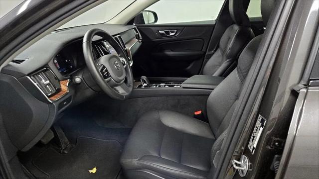2025 Volvo V60 Cross Country Plus, B5 AWD Gas (mild hybrid)