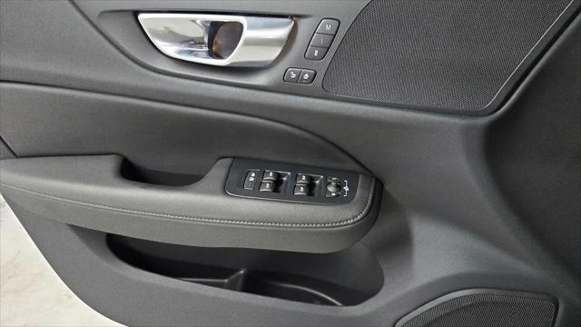 2025 Volvo V60 Cross Country Plus, B5 AWD Gas (mild hybrid)