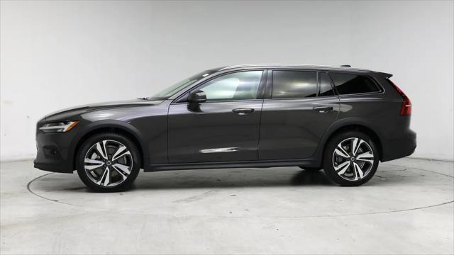 2025 Volvo V60 Cross Country Plus, B5 AWD Gas (mild hybrid)