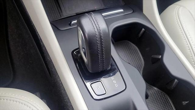 2020 Volvo XC40 T5 Momentum