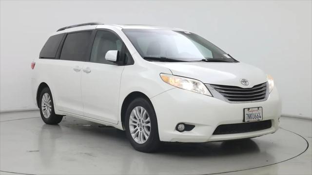 2015 Toyota Sienna XLE 8 Passenger for sale in Fresno, CA