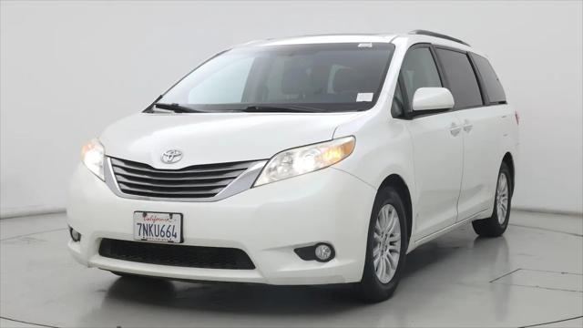 2015 Toyota Sienna XLE 8 Passenger