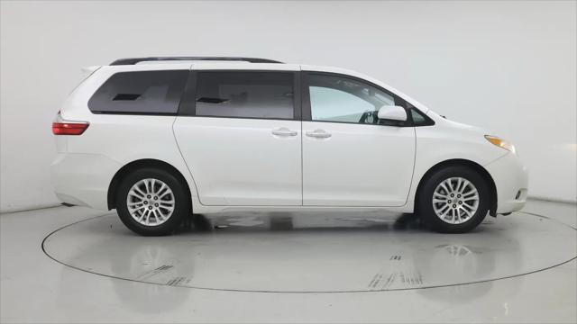 2015 Toyota Sienna XLE 8 Passenger