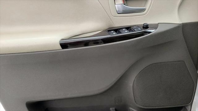 2015 Toyota Sienna XLE 8 Passenger
