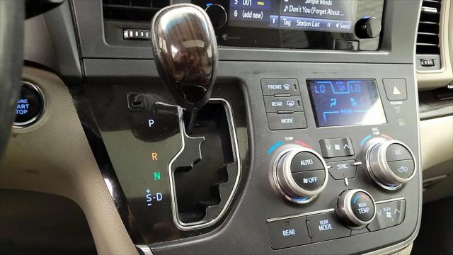 2015 Toyota Sienna XLE 8 Passenger