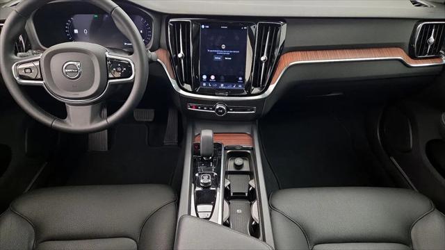 2024 Volvo S60 B5 Plus Dark Theme
