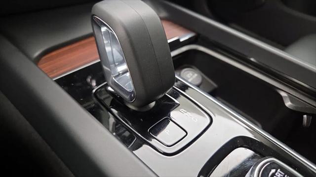 2024 Volvo S60 B5 Plus Dark Theme
