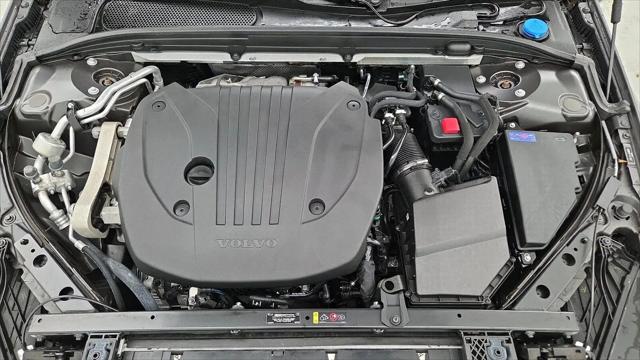 2024 Volvo S60 B5 Plus Dark Theme