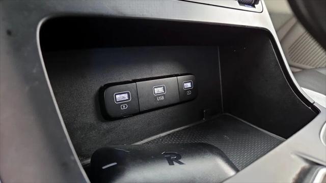 2022 Kia Carnival MPV LX Seat Package