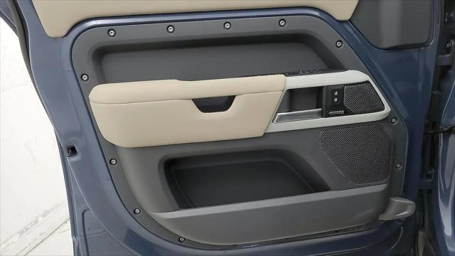2023 Land Rover Defender 110 SE