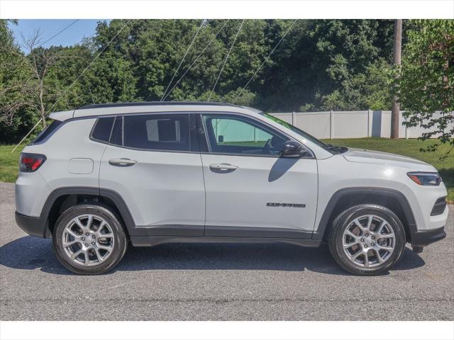 2023 Jeep Compass Latitude Lux FWD 2023 Jeep Compass Latitude Lux FWD