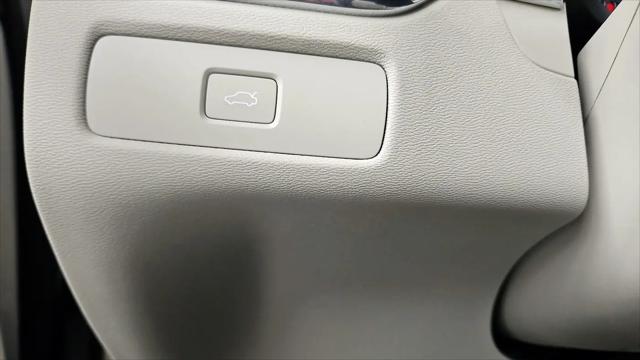 2024 Volvo XC60 B5 Ultimate Dark Theme