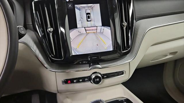 2024 Volvo XC60 B5 Ultimate Dark Theme