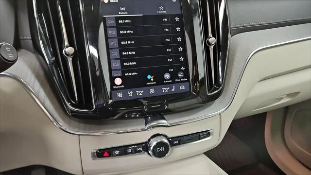2024 Volvo XC60 B5 Ultimate Dark Theme