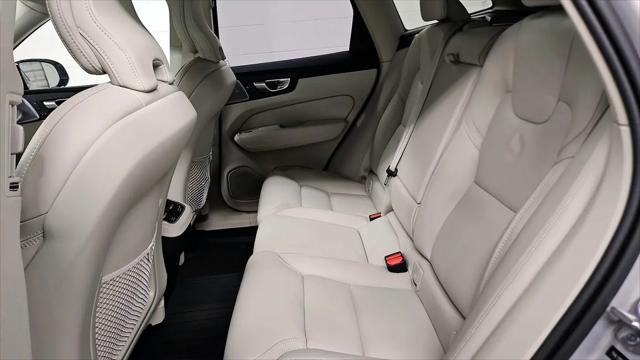 2024 Volvo XC60 B5 Ultimate Dark Theme
