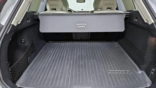 2024 Volvo XC60 B5 Ultimate Dark Theme