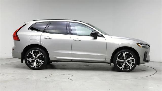 2024 Volvo XC60 B5 Ultimate Dark Theme