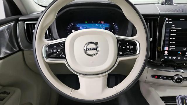 2024 Volvo XC60 B5 Ultimate Dark Theme