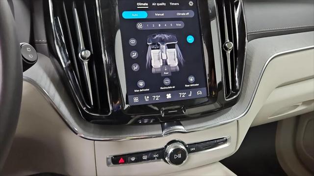 2024 Volvo XC60 B5 Ultimate Dark Theme