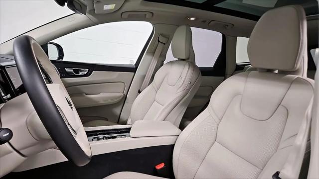 2024 Volvo XC60 B5 Ultimate Dark Theme