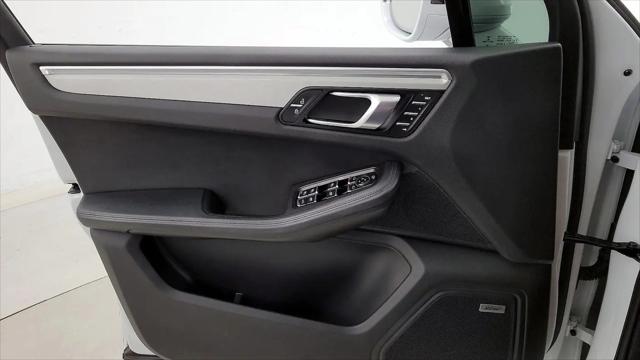2022 Porsche Macan Macan
