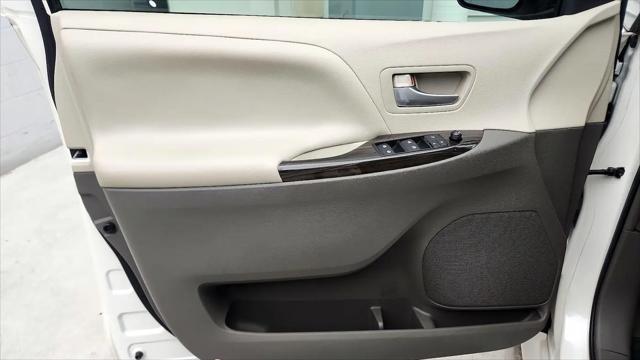 2016 Toyota Sienna XLE Premium 8 Passenger