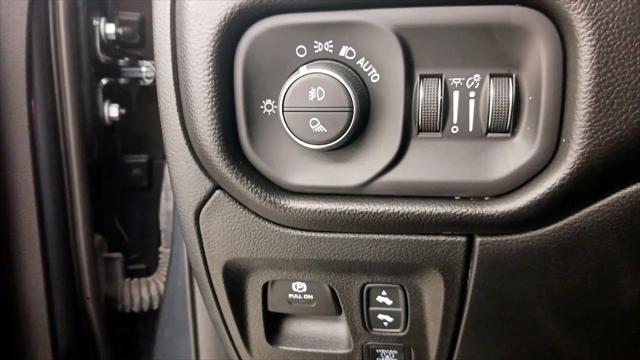 2025 Ram 1500 Big Horn Crew Cab 4x4 5'7" Box