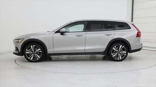 2025 Volvo V60 Cross Country Plus, B5 AWD Gas (mild hybrid)