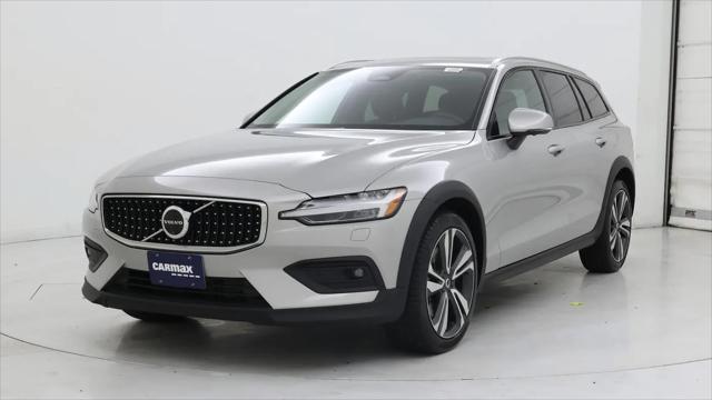 2025 Volvo V60 Cross Country Plus, B5 AWD Gas (mild hybrid)