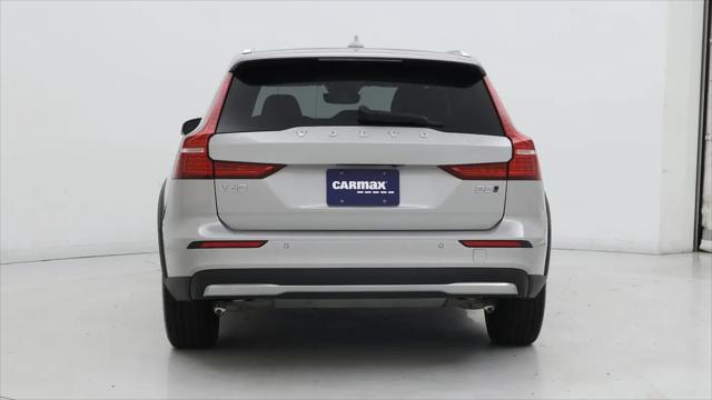 2025 Volvo V60 Cross Country Plus, B5 AWD Gas (mild hybrid)
