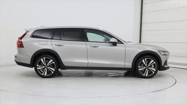2025 Volvo V60 Cross Country Plus, B5 AWD Gas (mild hybrid)