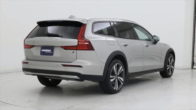 2025 Volvo V60 Cross Country Plus, B5 AWD Gas (mild hybrid)
