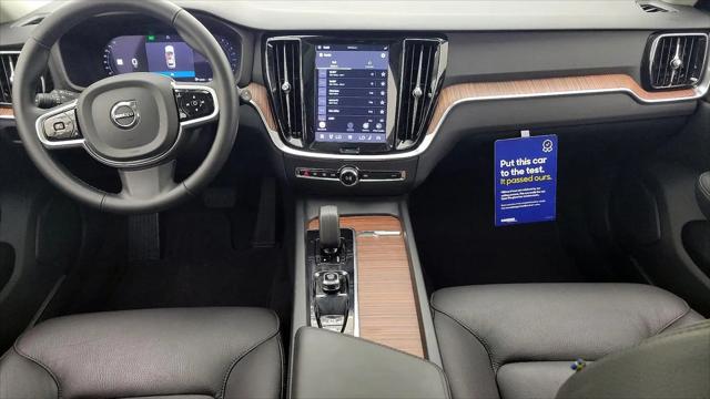 2025 Volvo V60 Cross Country Plus, B5 AWD Gas (mild hybrid)