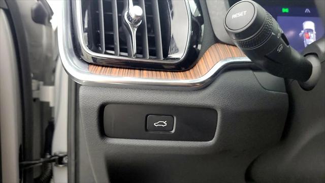 2025 Volvo V60 Cross Country Plus, B5 AWD Gas (mild hybrid)