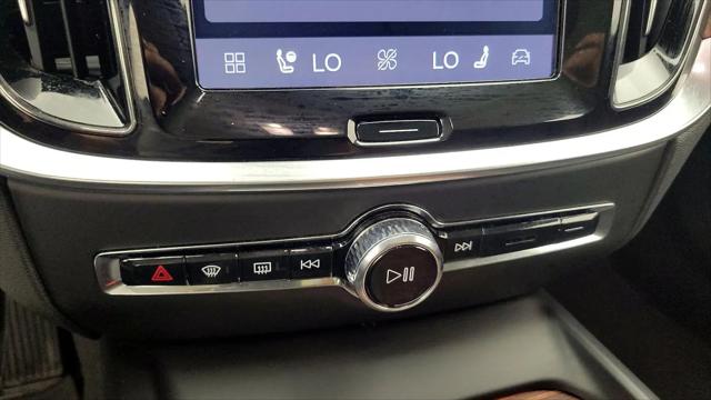 2025 Volvo V60 Cross Country Plus, B5 AWD Gas (mild hybrid)