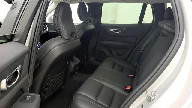 2025 Volvo V60 Cross Country Plus, B5 AWD Gas (mild hybrid)