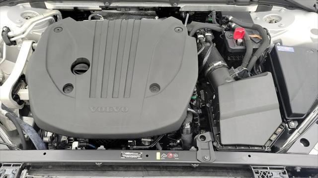 2025 Volvo V60 Cross Country Plus, B5 AWD Gas (mild hybrid)