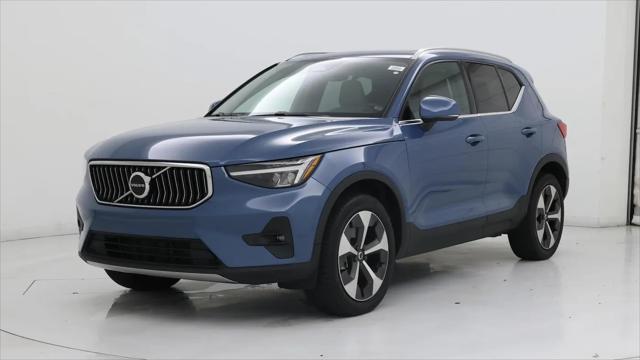 2023 Volvo XC40 B5 Plus Bright Theme