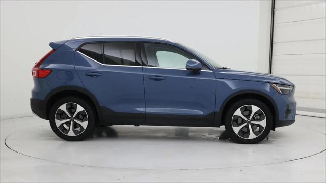 2023 Volvo XC40 B5 Plus Bright Theme