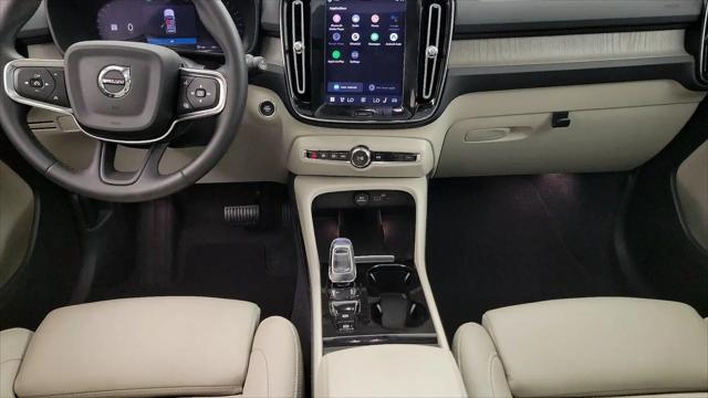 2023 Volvo XC40 B5 Plus Bright Theme