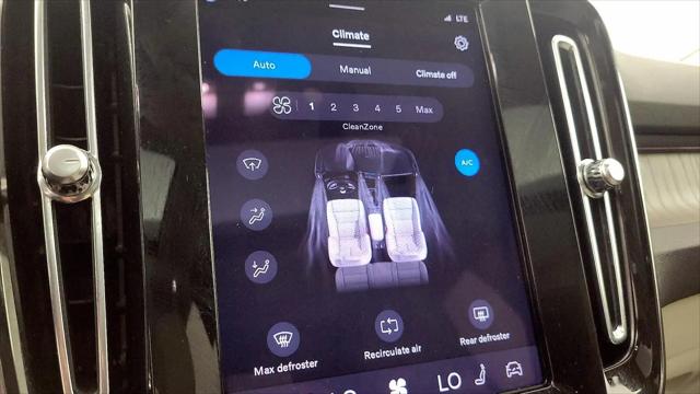 2023 Volvo XC40 B5 Plus Bright Theme