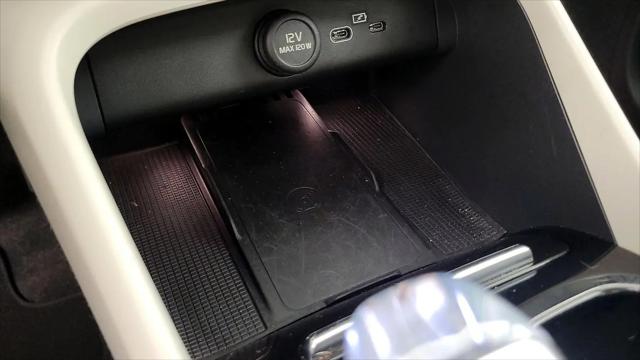 2023 Volvo XC40 B5 Plus Bright Theme