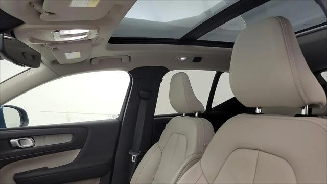 2023 Volvo XC40 B5 Plus Bright Theme