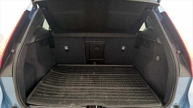 2023 Volvo XC40 B5 Plus Bright Theme