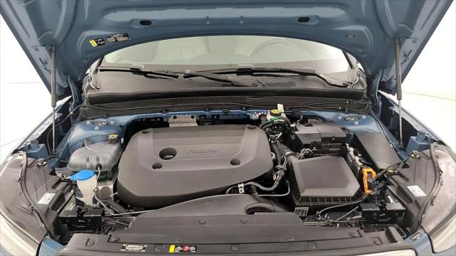 2023 Volvo XC40 B5 Plus Bright Theme