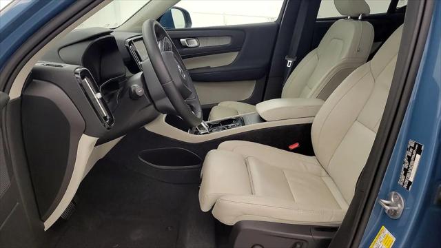 2023 Volvo XC40 B5 Plus Bright Theme
