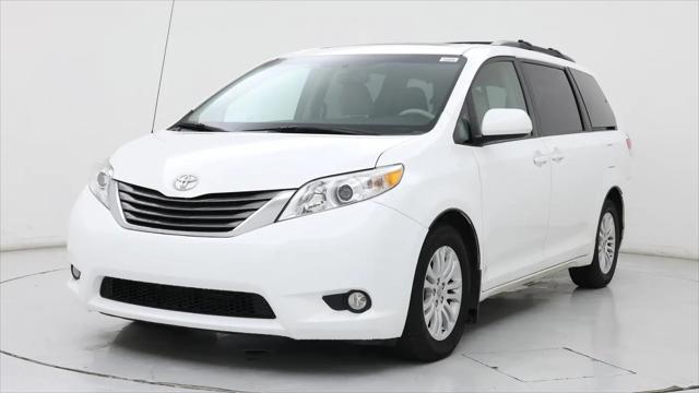 2014 Toyota Sienna XLE V6 8 Passenger