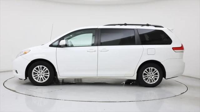 2014 Toyota Sienna XLE V6 8 Passenger